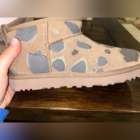 Brand new never worn ultra mini uggs! - Picture 9 of 10